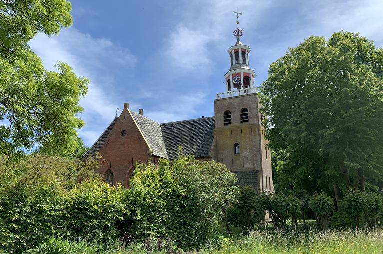 Pieterburen - Petruskerk en Dommies Toen
