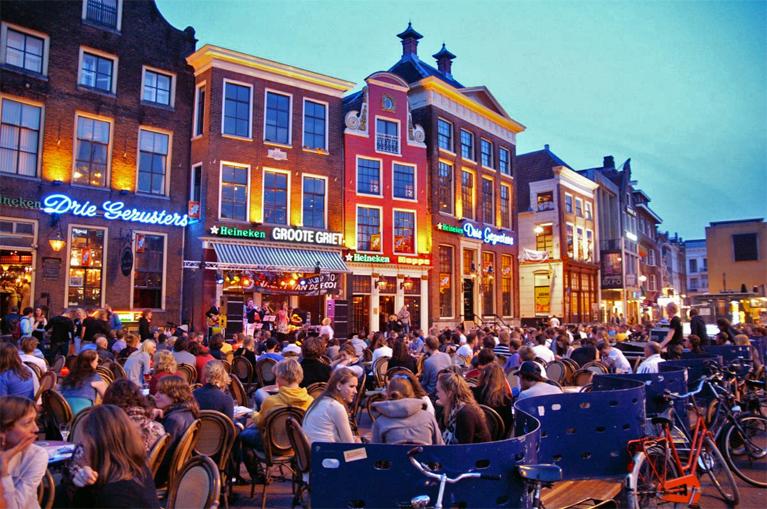 Groningen - terrassen op de Grote markt